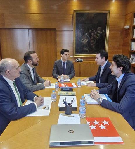imagen-reunion-con-representantes-de-la-consejeria